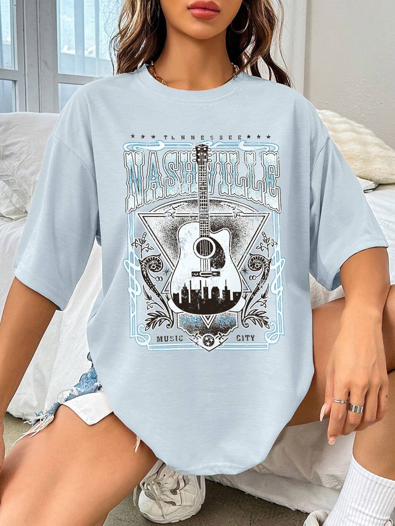 T-shirt à manches courtes et col rond avec motif guitare